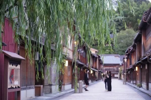 takayama-samurai-streets-fairytale-roofs-gallery-01