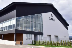 ultimate-private-winter-escape-uonuma-brewery-exterior-01