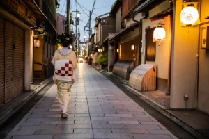 hj-kyoto-cycling-golden-pavilion-geisha-day1-04-gion-maiko-geisha