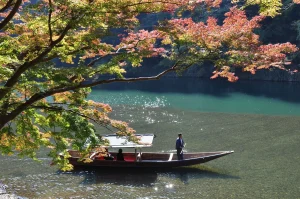 hj-kyoto-cycling-golden-pavilion-geisha-day1-05-arashiyama-river-boat
