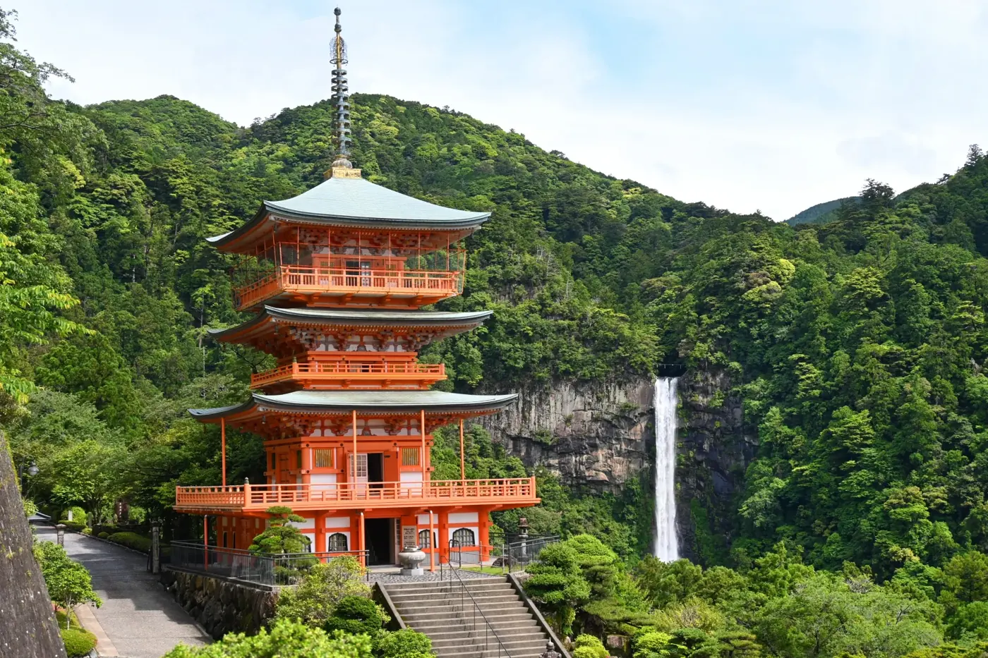 kumano kodo iseji nachi falls pagoda